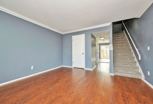 Building Photo - Awesome Rose Park Thouse in quiet community!