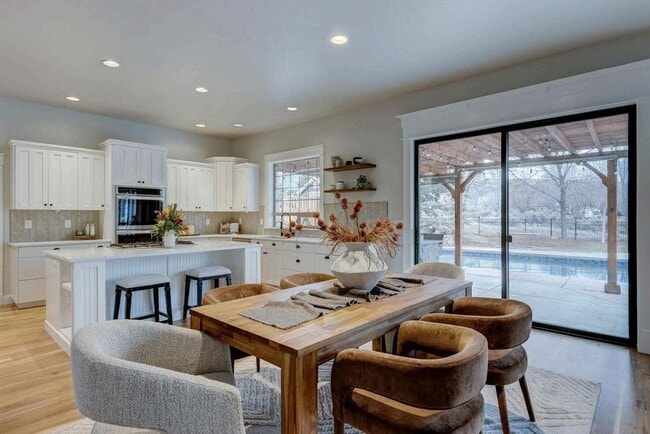 Building Photo - Beautiful home perfect for entertaining