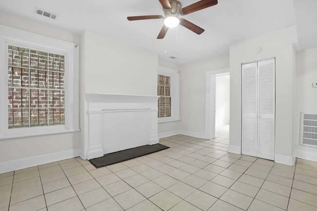 Building Photo - Downtown Savannah Condo for Rent