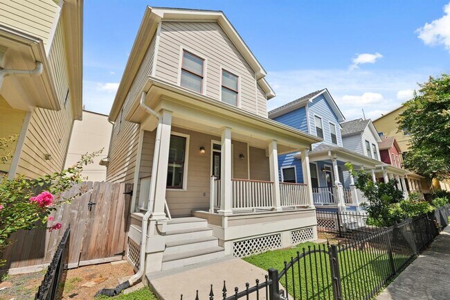 Primary Photo - 1053 W 16th St