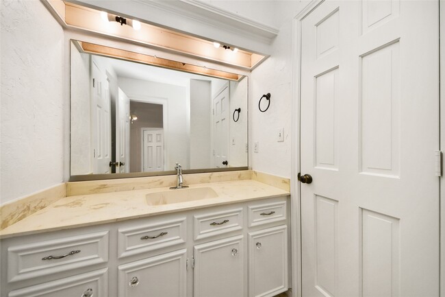 Building Photo - 1407 Sherfield Ridge Dr