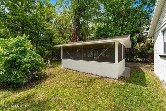 Building Photo - 1424 W 9th St