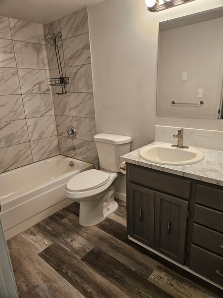 Building Photo - 15822 E Heroy Ave