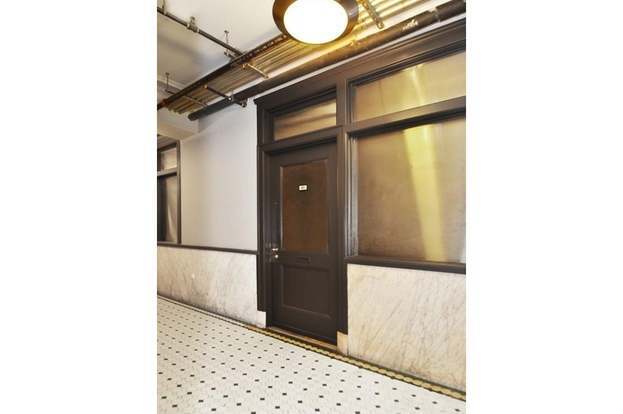 Building Photo - 215 W 7th St