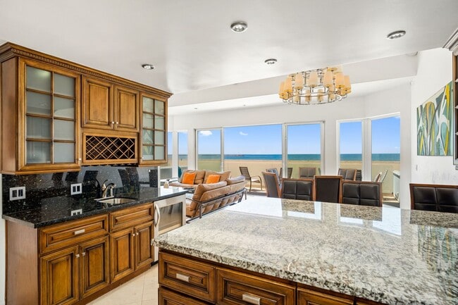 Building Photo - 3525 Ocean Dr