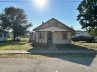 Building Photo - 601 S Vine St
