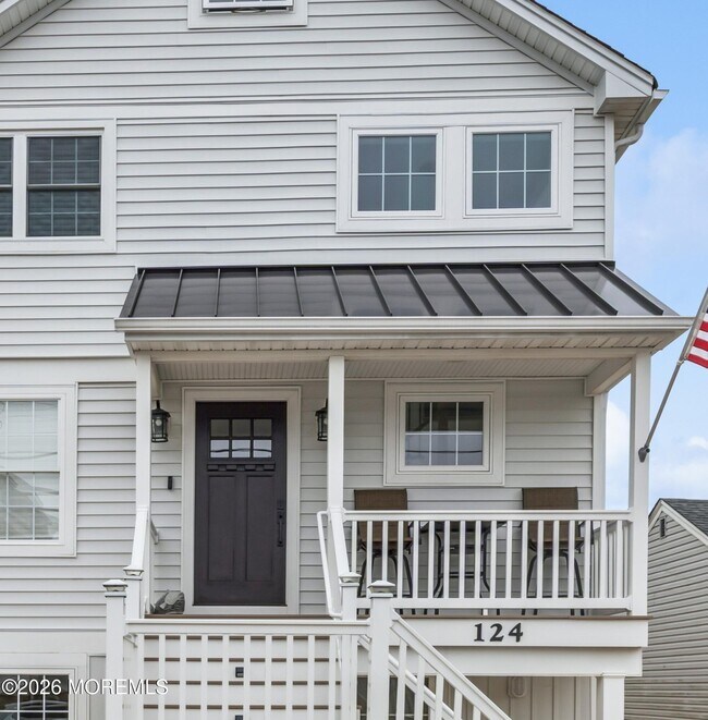 Building Photo - 124 2nd Ave