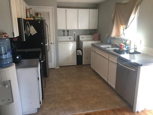 Building Photo - 2308 Maple Ln