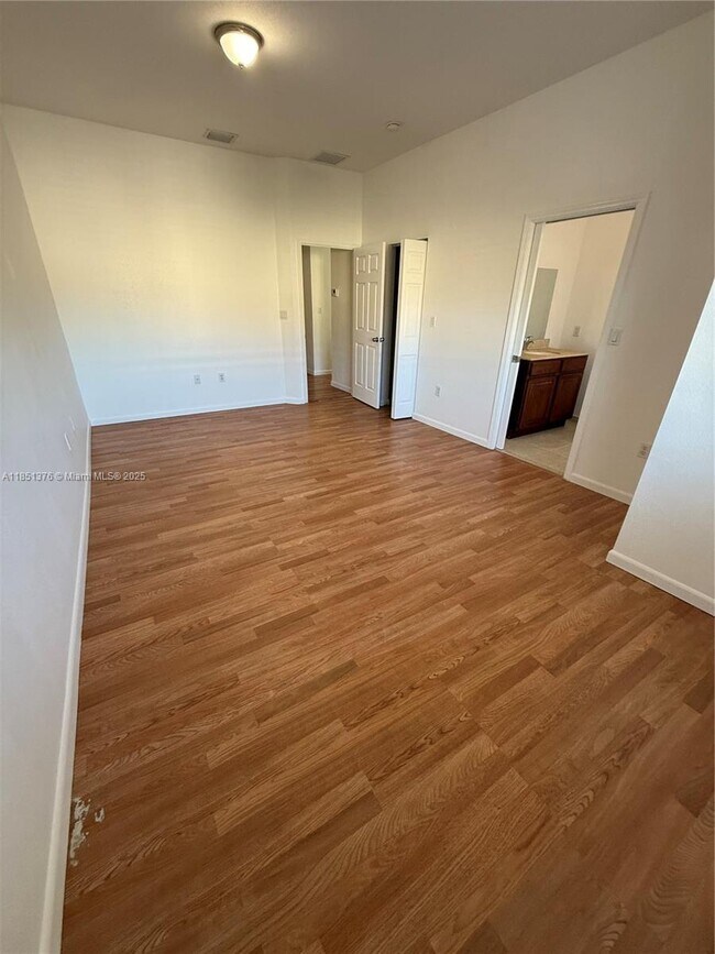 Building Photo - 1540 NW 45th St