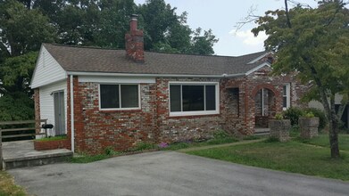 Building Photo - 508 Oakcrest Rd