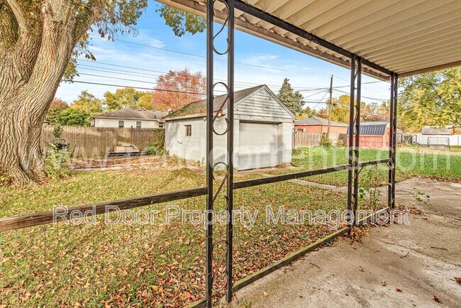 Building Photo - 328 N Post Rd