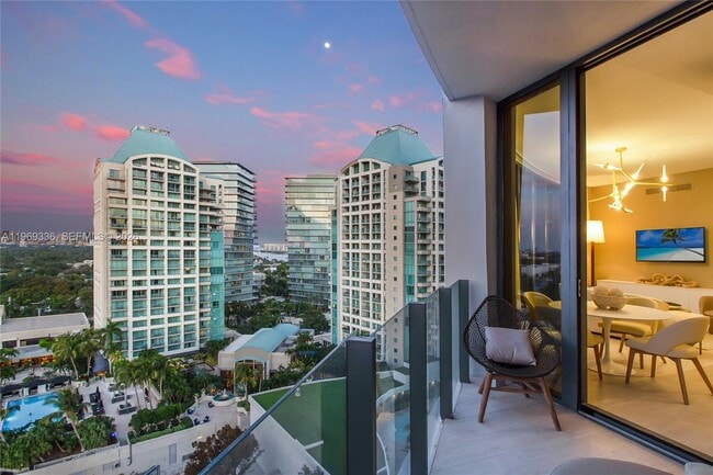 Building Photo - 2831 S Bayshore Dr