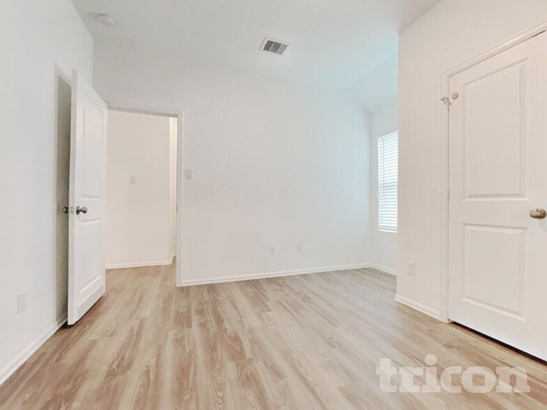 Building Photo - 212 Seven Pnes Dr