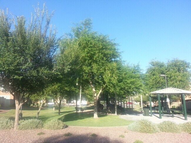 Building Photo - 4 bedroom 2 bath in Goodyear