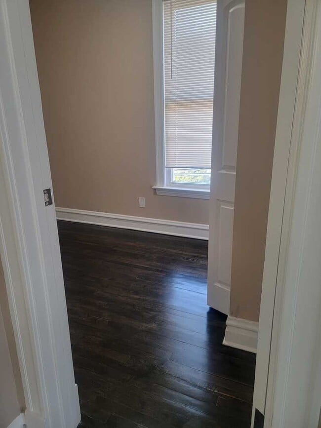 Building Photo - 1540 N Keeler Ave