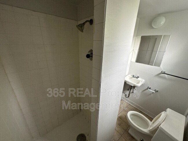 Building Photo - 2446 25th Ave