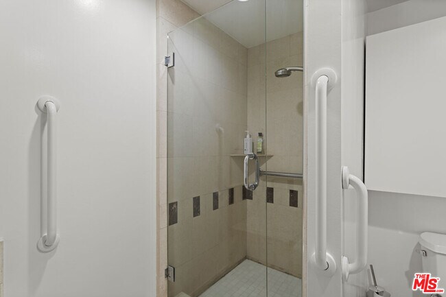 Building Photo - 10445 Wilshire Blvd