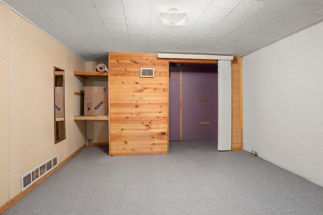 Building Photo - 1303 Haen Dr