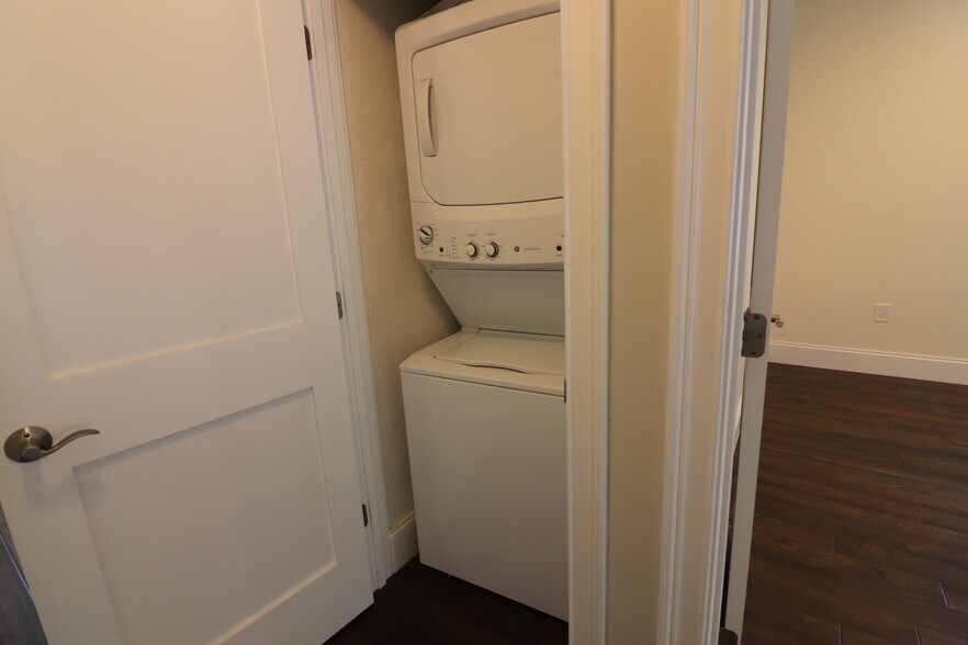 Building Photo - 140 Minden St