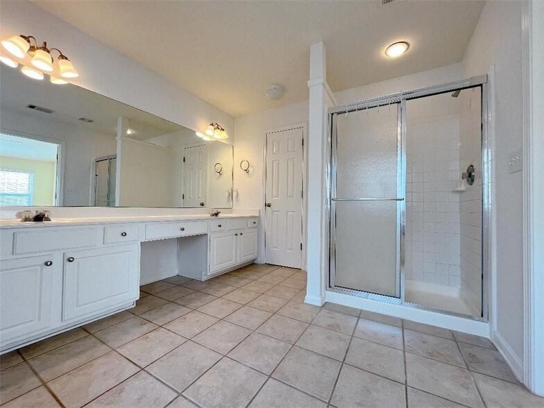 Building Photo - 8205 Norwich Pl