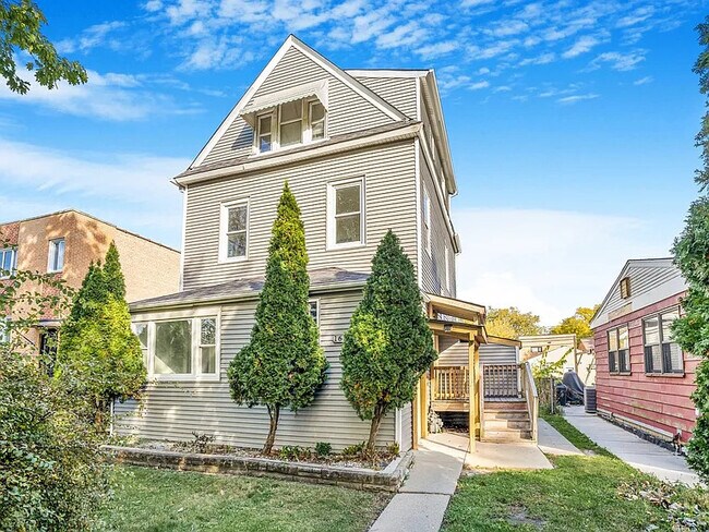 Building Photo - 1633 McDaniel Ave