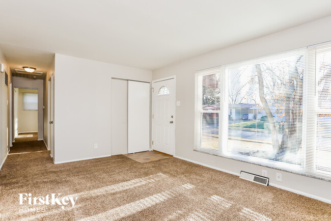Building Photo - 525 Lula Dr