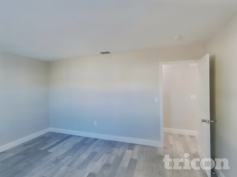 Building Photo - 10391 Lear St