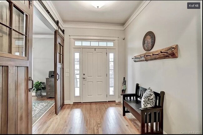 Building Photo - 6036 Daphne Circle