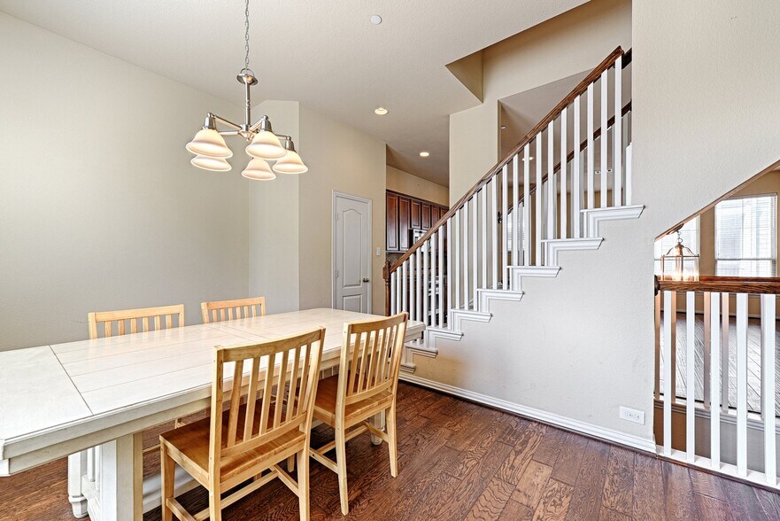 Building Photo - 2326 Stutz Dr