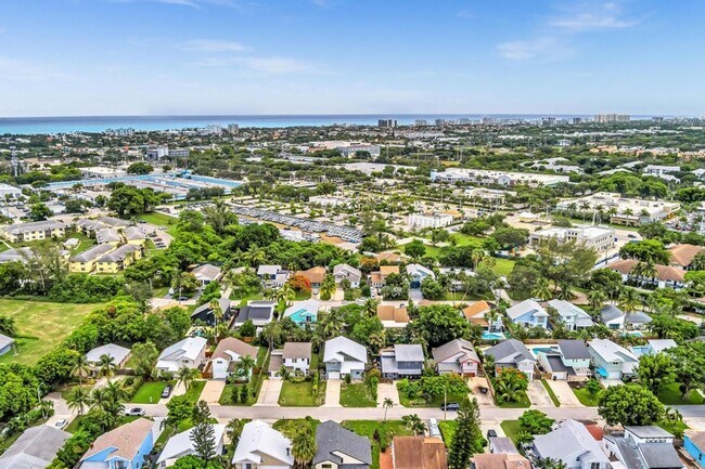 Building Photo - Beautiful 3 bedroom 2 bathroom Home in heart of  Delray Beach