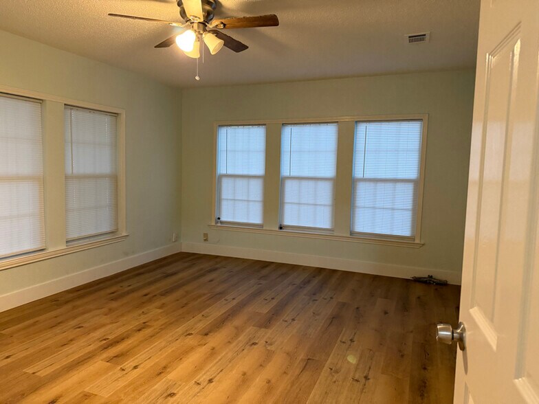 Building Photo - 2543 E Ann Arbor Ave