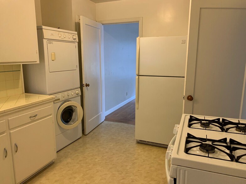 Building Photo - 472 Margarita Ave