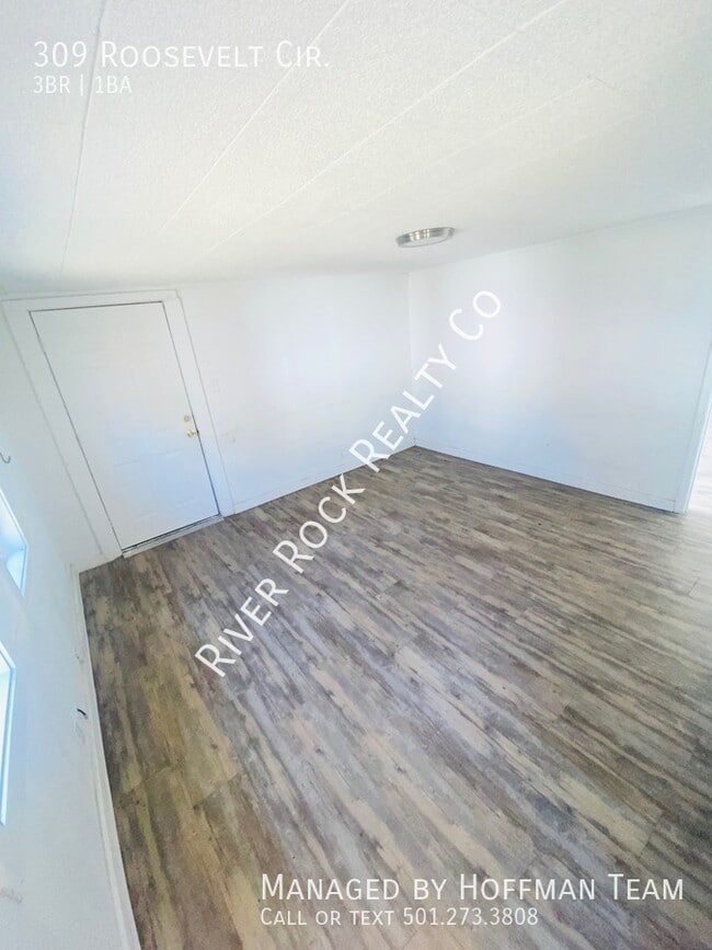 Building Photo - 309 Roosevelt Cir