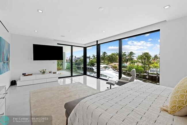 Building Photo - 401 Lido Dr