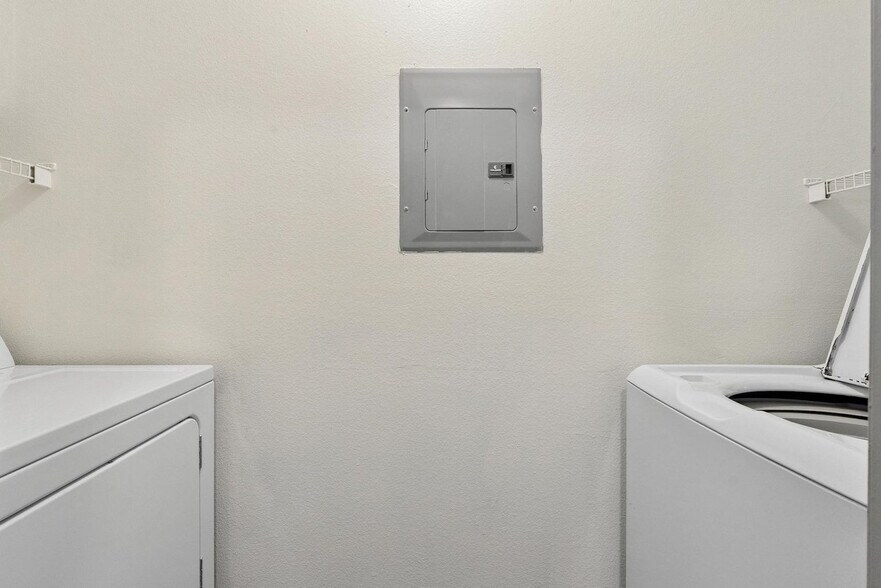 Building Photo - 12100 Metric Blvd