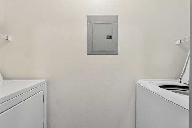 Building Photo - 12100 Metric Blvd