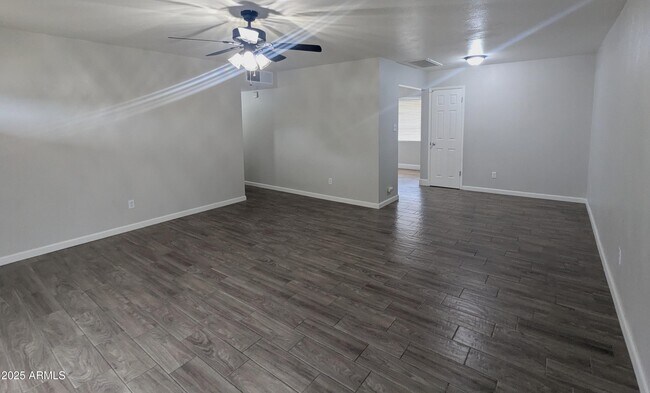 Building Photo - 8127 E Mitchell Dr