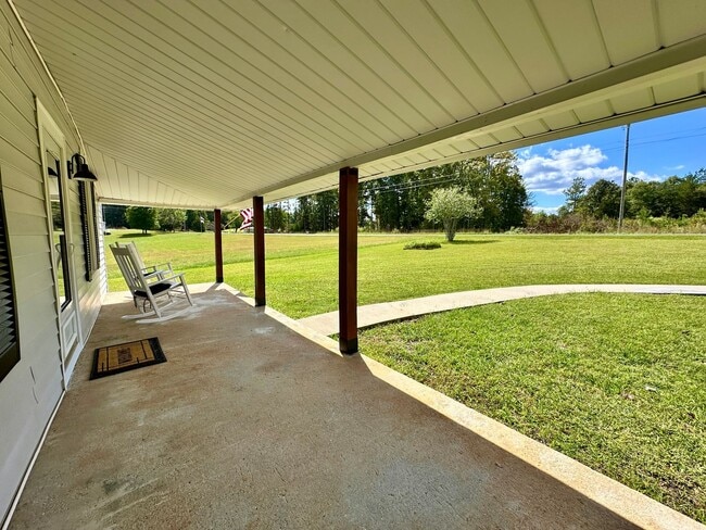 Building Photo - Charming 3 Bedroom Home for Rent – Recentl...