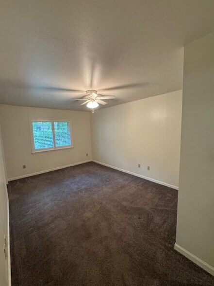 Building Photo - 6625 Golf Club Dr