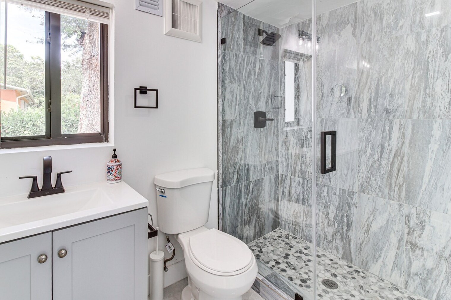 Building Photo - 6124 SW 64th Terrace