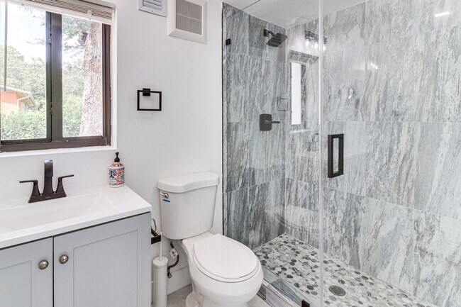 Building Photo - 6124 SW 64th Terrace