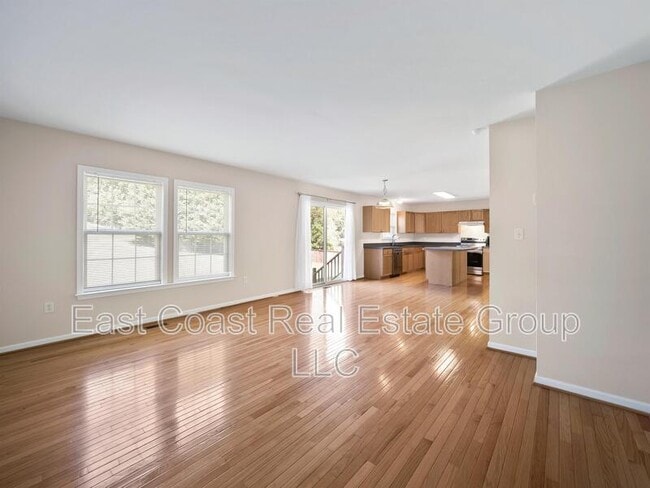 Building Photo - 125 Amelia Dr