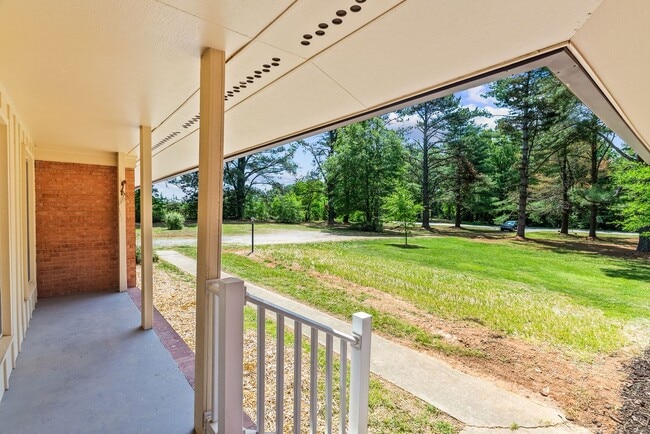 Building Photo - Large 4-Bed Brick Rancher with 2-Car Attached Garage!