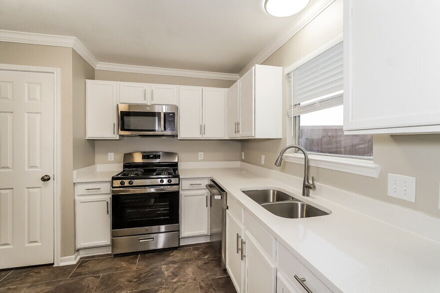 Building Photo - 3615 Rolling Springs Ln