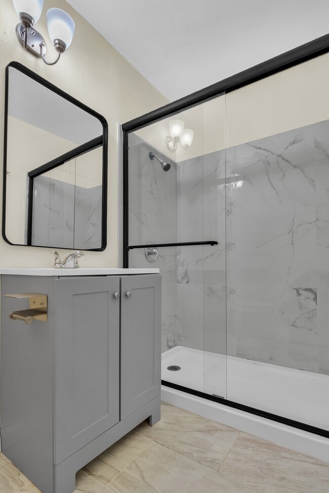 Building Photo - 1688 Bruin St