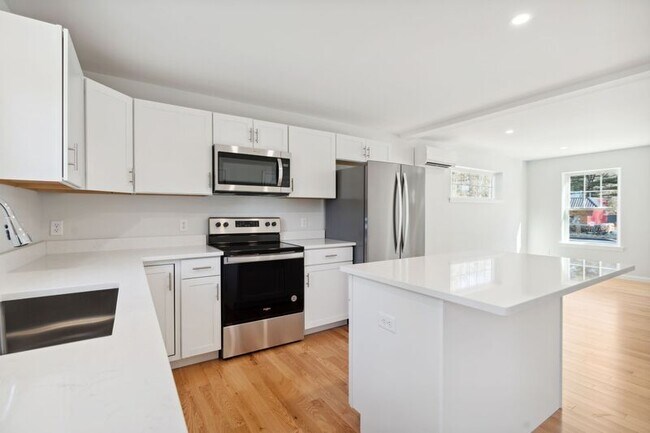 Building Photo - 16 Cardinal Ln