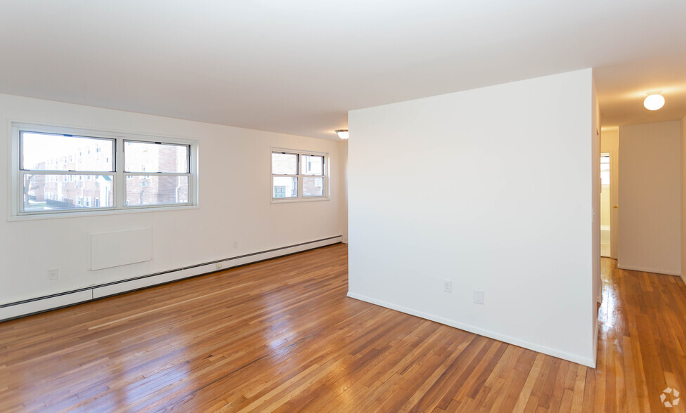 Living and Dining Area - Jasontown II Apartments