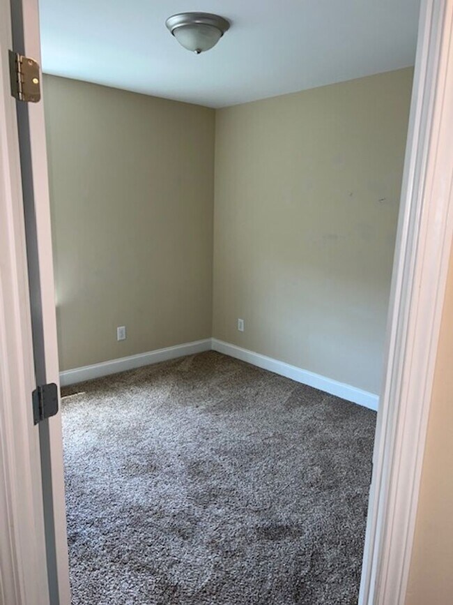 Building Photo - 3 bedroom/2.5 Bathroom Sugar Valley Townhome