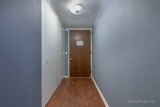 Building Photo - 720 W Gordon Terrace