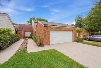 Building Photo - 8001 Rebawood Dr